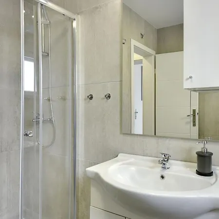 Noemi-liznjan By Guide *