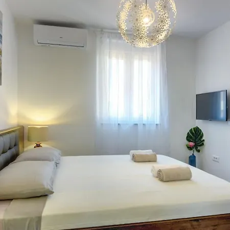 Noemi-liznjan By Guide