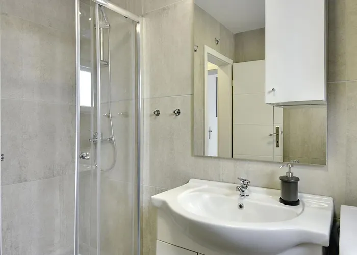 Noemi-liznjan By Guide *