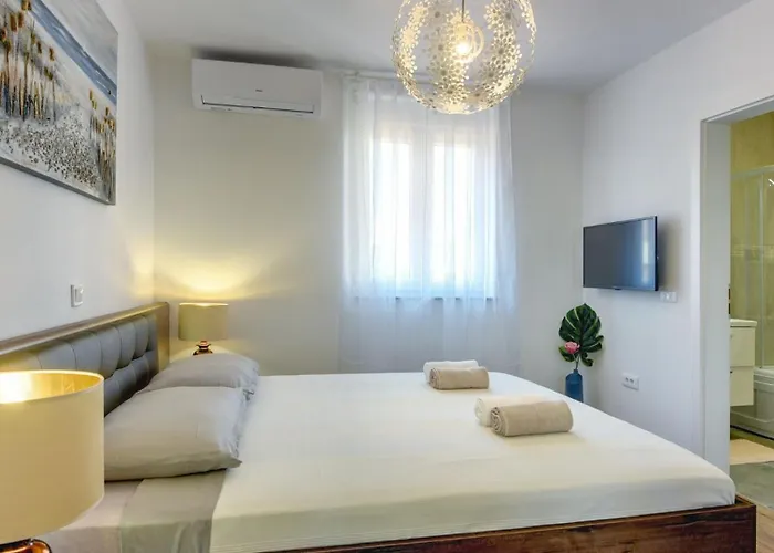 Noemi-liznjan By Guide